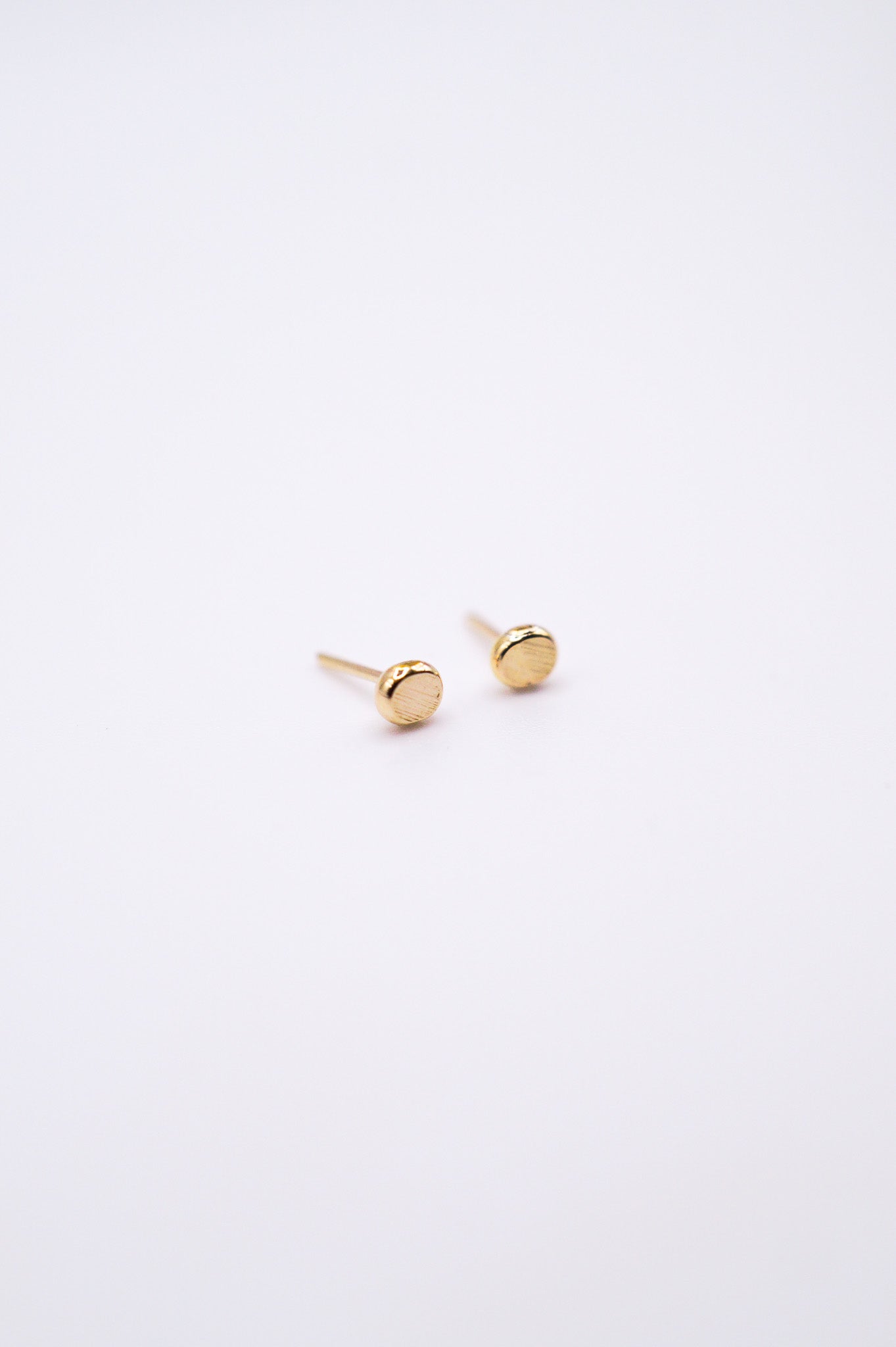 Hammered Bead Flat Back Stud Earring in Solid Gold