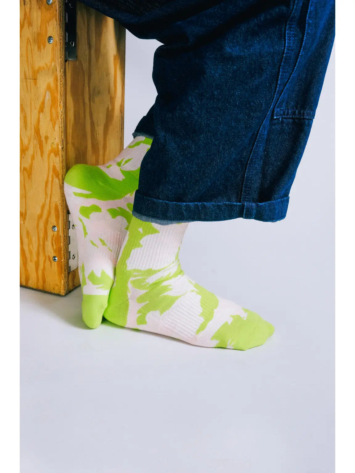 Men's Neon Tropics Crew Socks