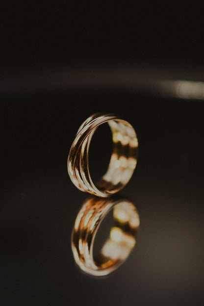 Overlap Ring, Solid 14K Gold