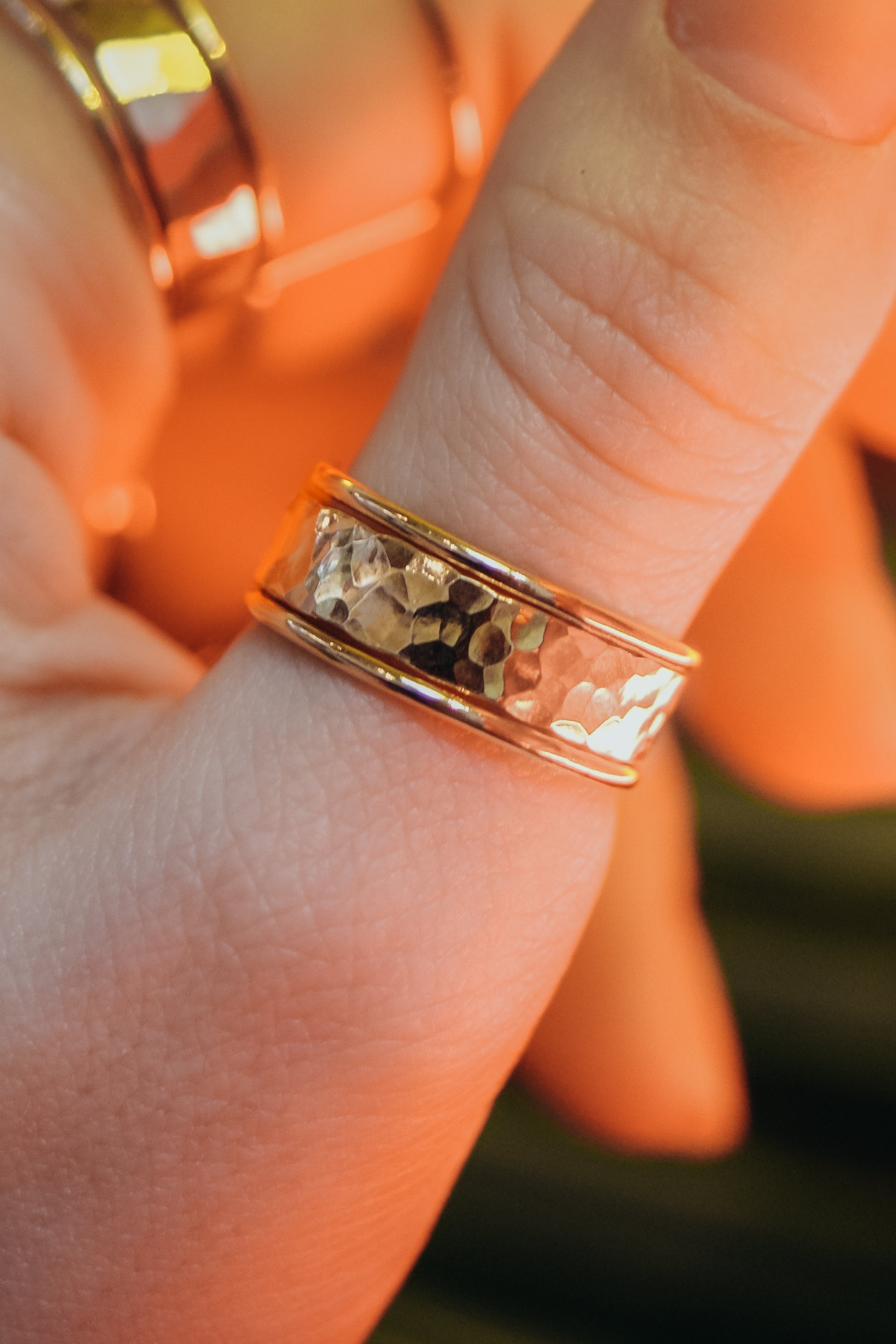 STACKING RING SET OF 3 - HAMMERED THICK 5MM BAND WITH TWO SMALLER 1MM SMOOTH BANDS - GOLD FILL - STERLING SILVER - ROSE GOLD FILL - STACKABLE RINGS - INTERCHANGEABLE - WEDDING STYLE - CAN ALSO ACT AS A SPINNER RING!