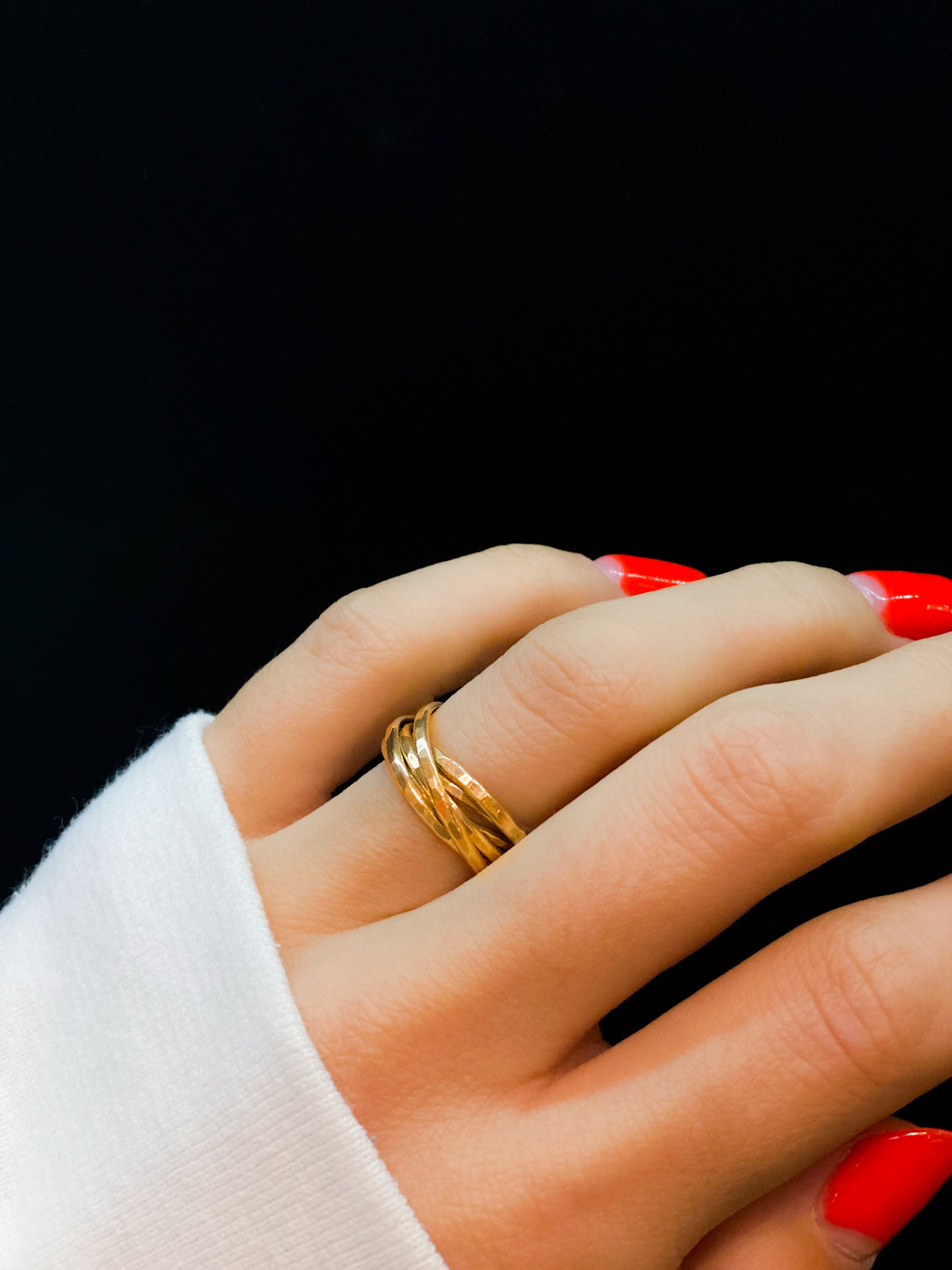 Loop Interlocked Solitaire diamond Engagement Ring In 18K White Gold |  Fascinating Diamonds